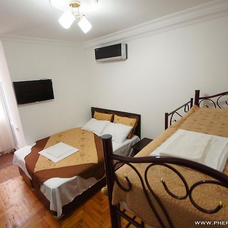 Pheria Batumi Bagian luar foto
