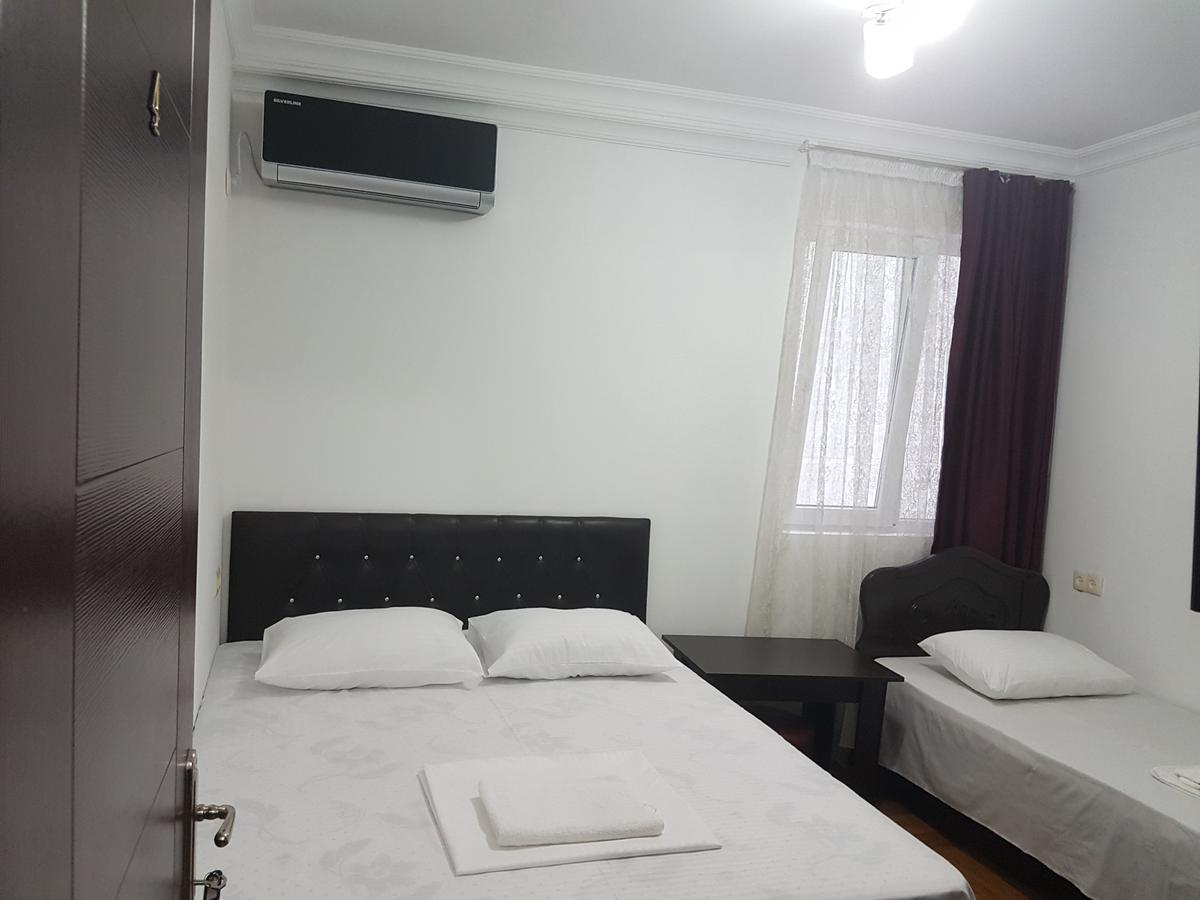Pheria Batumi Bagian luar foto