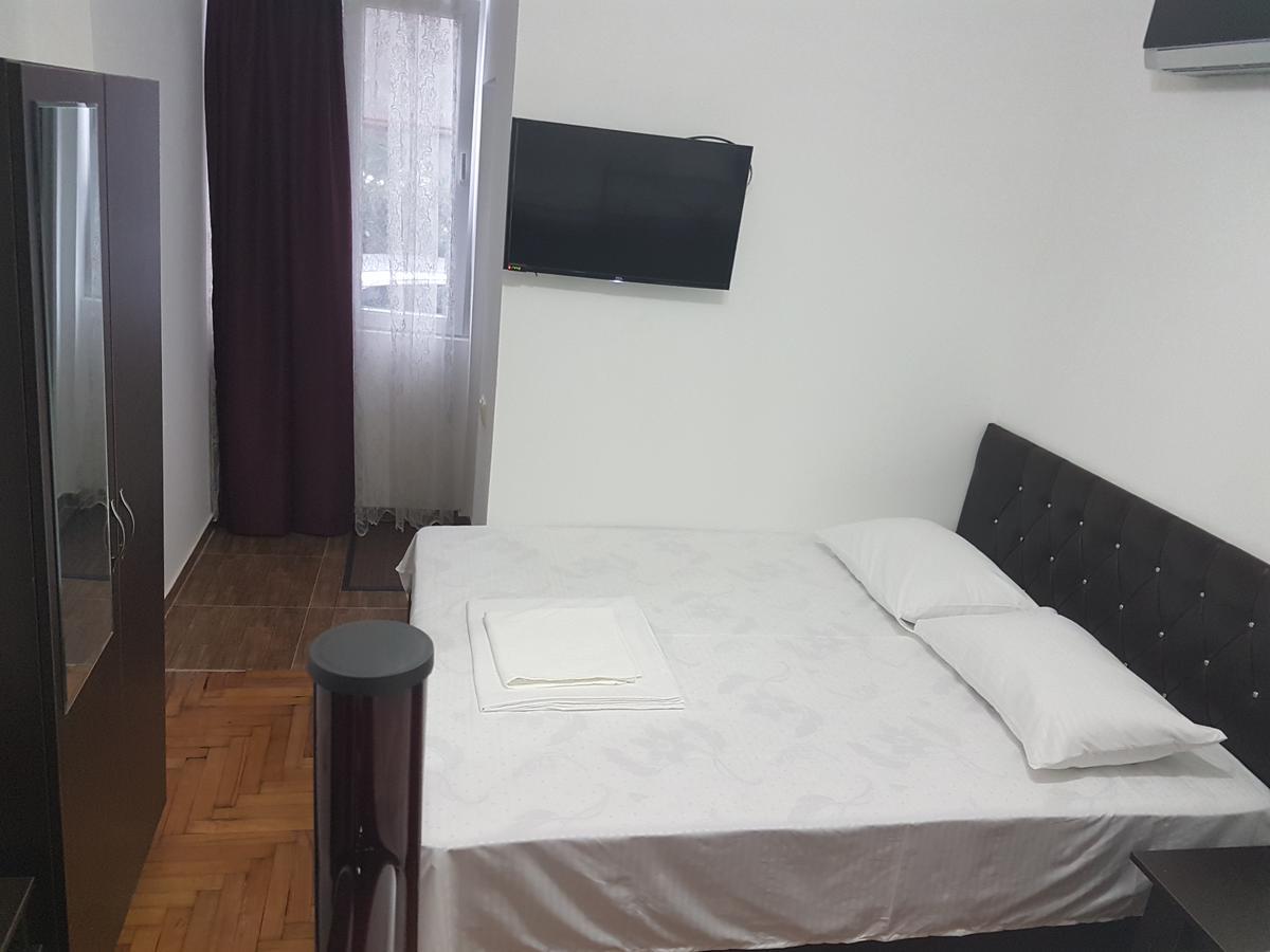 Pheria Batumi Bagian luar foto
