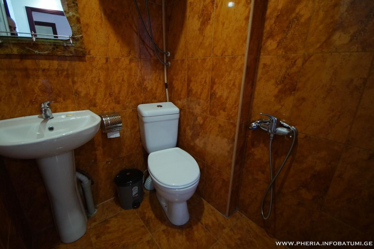 Pheria Batumi Bagian luar foto