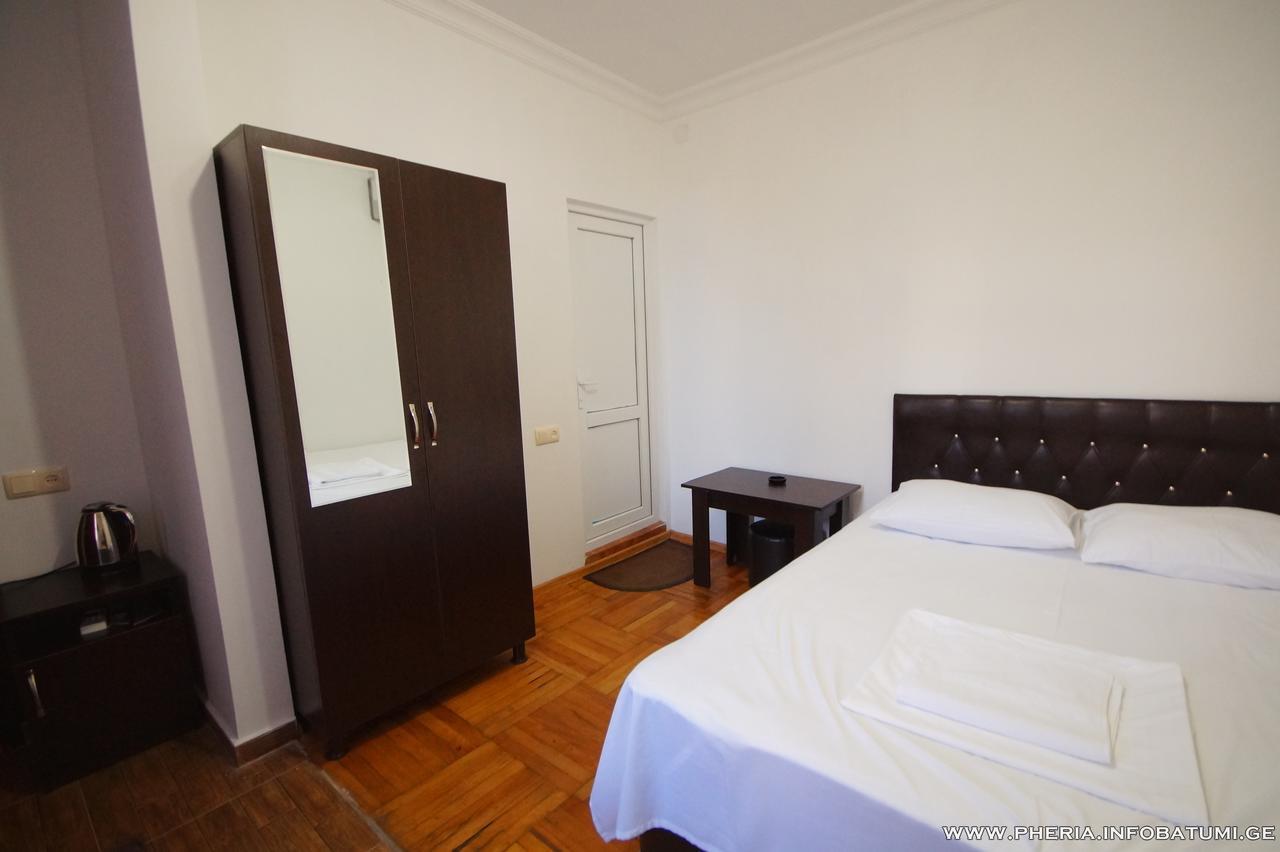Pheria Batumi Bagian luar foto