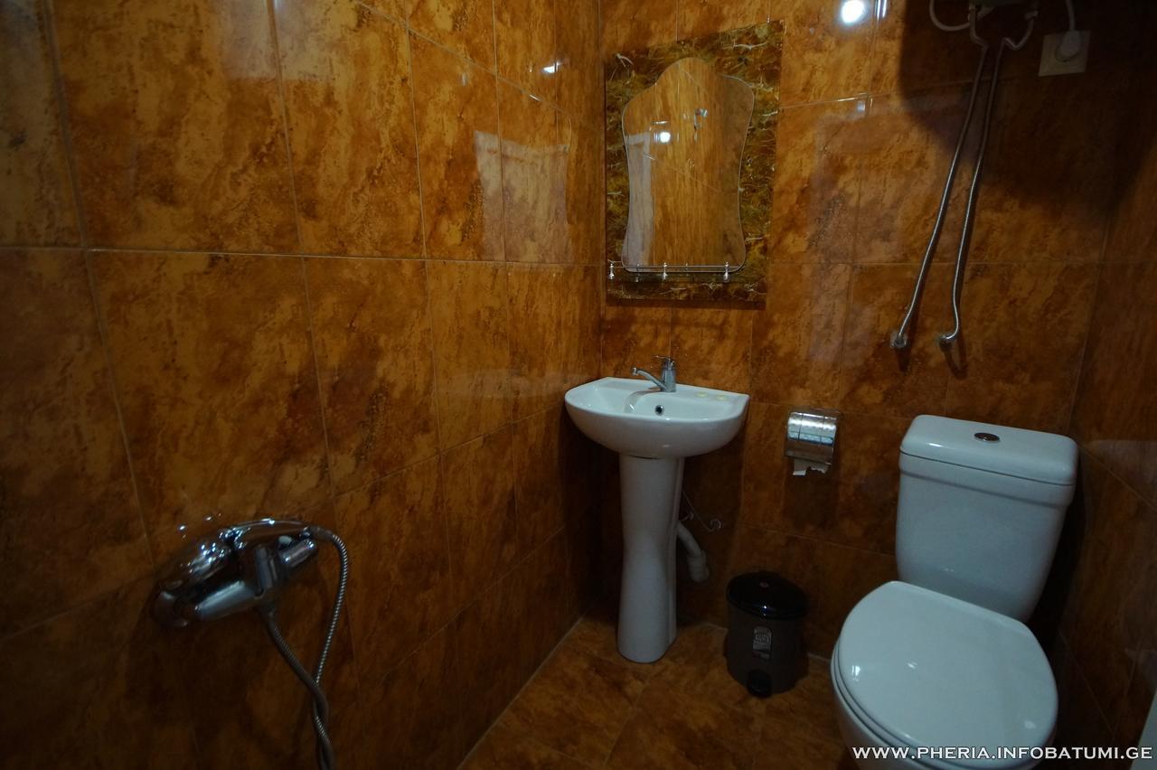 Pheria Batumi Bagian luar foto